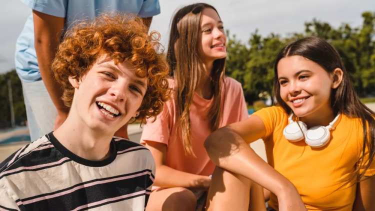 Τι αγχώνει περισσότερο την GenZ – Πόση αξία δίνουν στο χρήμα – Τα στοιχεία αποκαλύπτουν