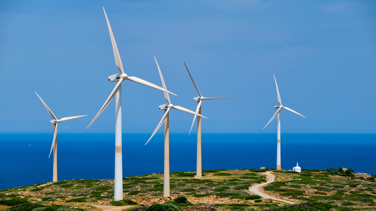 Ενέργεια: Ηλιος και θυελλώδεις άνεμοι έριξαν την τιμή του ρεύματος κάτω από το μηδέν το Σαββατοκύριακο