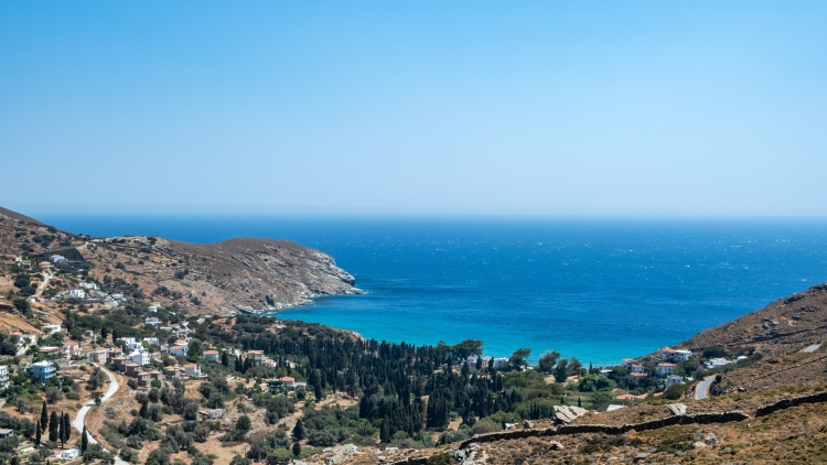 5 καταπράσινες εξορμήσεις με βάση τη Χώρα της Άνδρου
