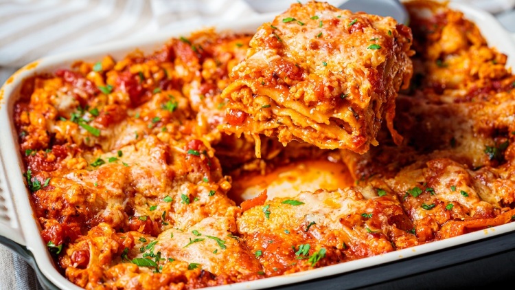 Λαζάνια: 12 συνταγές που ανυπομονούμε να βγουν από τον φούρνο