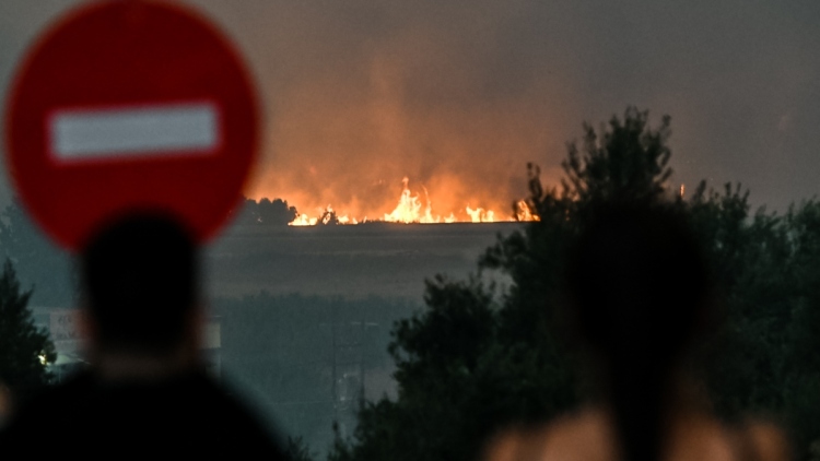 Γεωργιάδης: Εκκενώνονται τα κέντρα υγείας Κάτω Αχαΐας και Θεσπρωτικού λόγω των πυρκαγιών