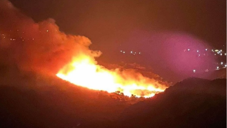 Πυρκαγιά τώρα στο Αργοστόλι Κεφαλονιάς: Ήχησε το 112 για Φαρακλάτα, Διλινάτα και Δαυγάτα - Δείτε βίντεο