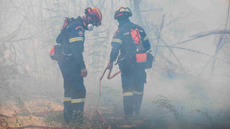 Η Πυροσβεστική επιβεβαιώνει τους δύο νεκρούς στη φωτιά στο Ρέθυμνο: «Έπεσαν ηρωικά στο βωμό του καθήκοντος» 