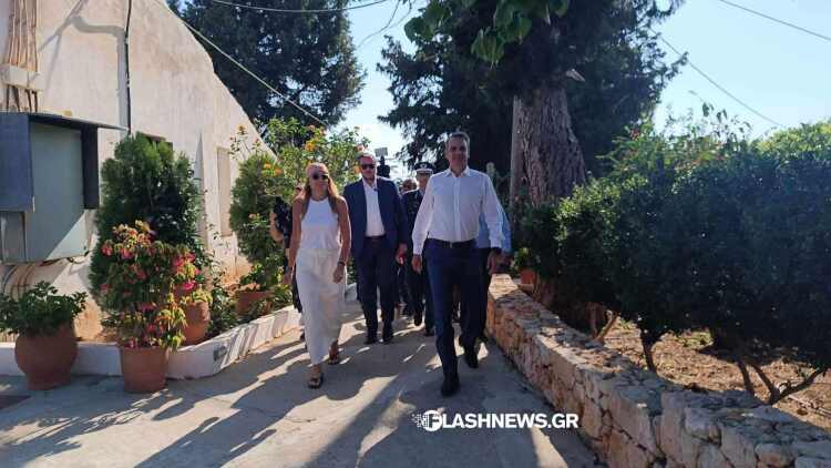 Στα Χανιά για τον Δεκαπενταύγουστο ο Κυριάκος Μητσοτάκης: «Η ημέρα είναι πρωτίστως αφιερωμένη σε αυτούς που αγωνίζονται για να μας κρατούν ασφαλείς»