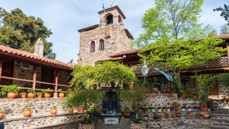 11 επιβλητικά μοναστήρια σε νησιά της Ελλάδας