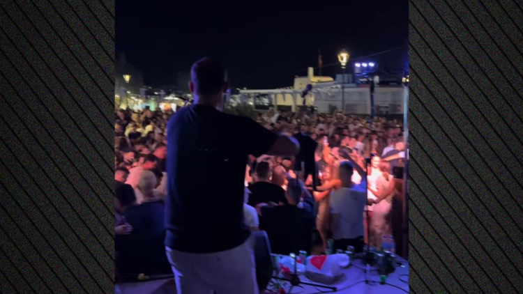 Το αδιαχώρητο σε πανηγύρι της Παναγίας Τουρλιανής στην Άνω Μερά της Μυκόνου - Δείτε βίντεο