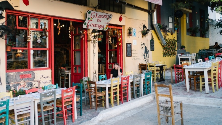 Δραπετσώνα, Μανιάτικα, Ταμπούρια: Αγαπημένα ταβερνάκια και κουτούκια σε γειτονιές με γεύση και ιστορία