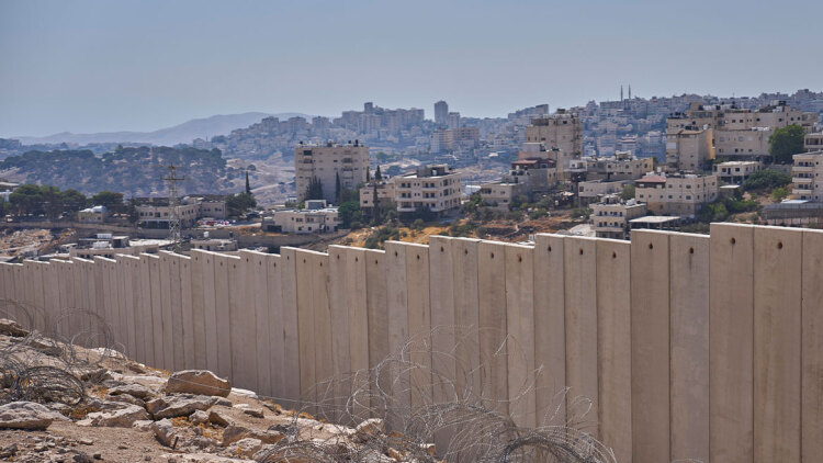 Το Ισραήλ χαλαρώνει τους κανόνες για αγορές γης στη Δυτική Όχθη από εποίκους
