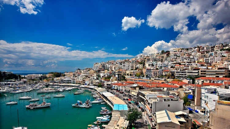 Σε Καστέλα και Πασαλιμάνι για καλό φαγητό με θέα στη θάλασσα