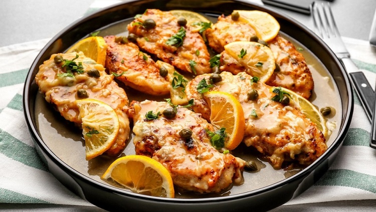 Κοτόπουλο piccata με σάλτσα λεμονιού και κάππαρης – Απλό και πεντανόστιμο, έτοιμο σε 25′