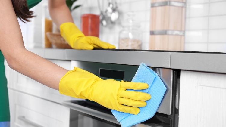 Συσκευές inox: Tέλος οι δαχτυλιές - Πώς τις καθαρίζουμε εύκολα και αποτελεσματικά