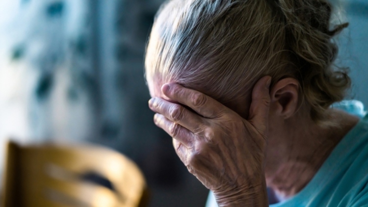 Άνοια: 6 συμπεριφορές στη μέση ηλικία που σχετίζονται με αύξηση του κινδύνου πάνω από 50%