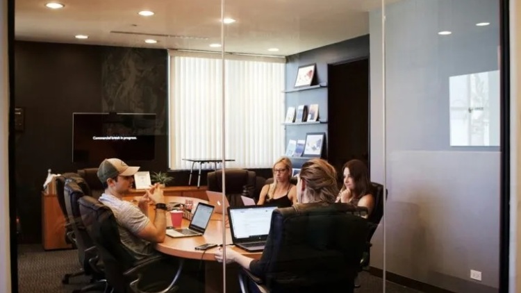 Είναι αυτό το τέλος της εποχής του «Job Hopping»;
