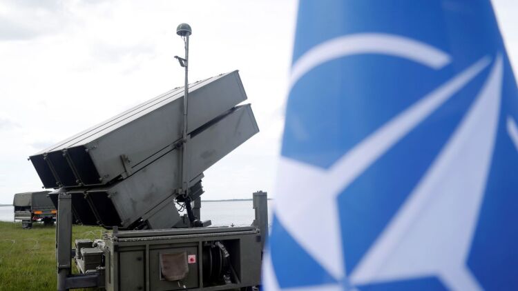 Η Μόσχα παίζει με τα όρια - Δεν είμαστε σε πόλεμο, αλλά ούτε σε ειρήνη: Η δυσοίωνη προφητεία από διοικητή του ΝΑΤΟ