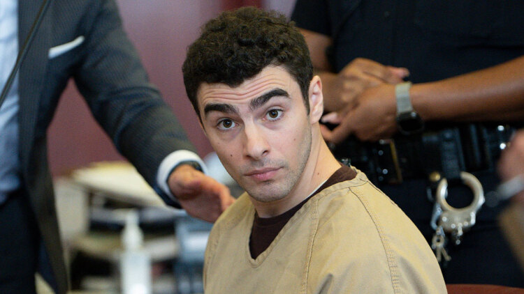 Ο Λουίτζι Μαντζιόνε δεν αντιμετωπίζει θανατική ποινή για τη δολοφονία του CEO της UnitedHealthcare