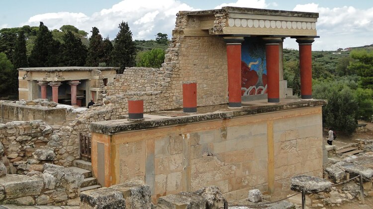 Δύο επισκέπτες λιποθύμησαν λόγω καύσωνα στην Κνωσό, έκλεισε προσωρινά ο αρχαιολογικός χώρος