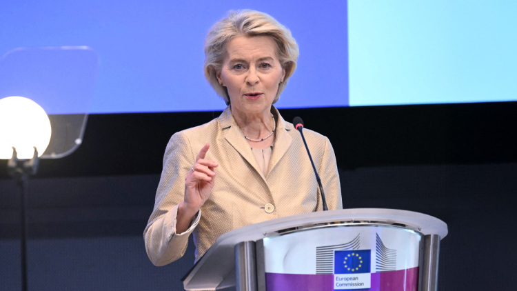 Φον ντερ Λάιεν στα κράτη-μέλη: Να βρεθούν λύσεις για την κάλυψη των χρηματοδοτικών αναγκών της Ουκρανίας