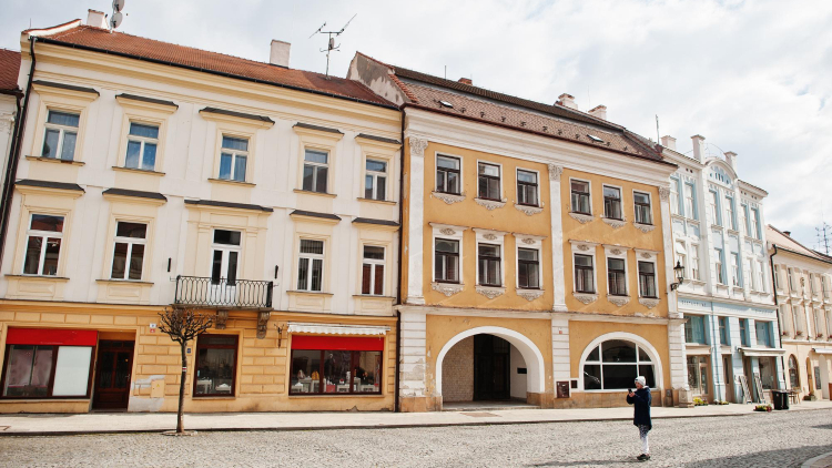 Η 90χρονη που μετέτρεψε το χωριό της σε ανοιχτή γκαλερί τέχνης