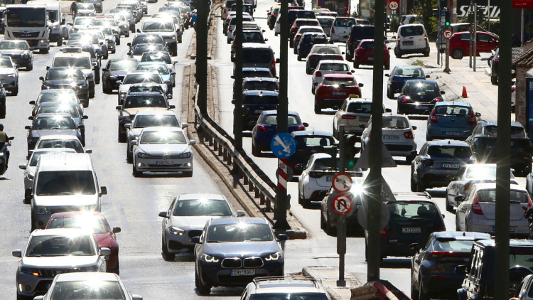 Η κίνηση στους δρόμους τώρα live: Μποτιλιάρισμα τώρα σε Κηφισό, Αττική Οδό και Κηφισίας, σημαντικές καθυστερήσεις και σε Παραλιακή και Σκαραμαγκά
