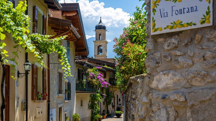 Ταξίδι στη Λίμνη Γκάρντα: Γραφικά χωριά, μεσαιωνικά κάστρα και μαγευτικά τοπία


