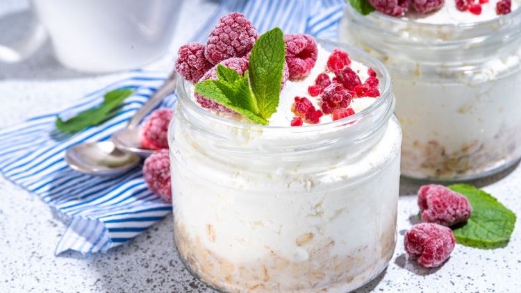 Overnight Oats: Ένα αλλιώτικο cheesecake για πρωινό με 15γρ. πρωτεΐνη