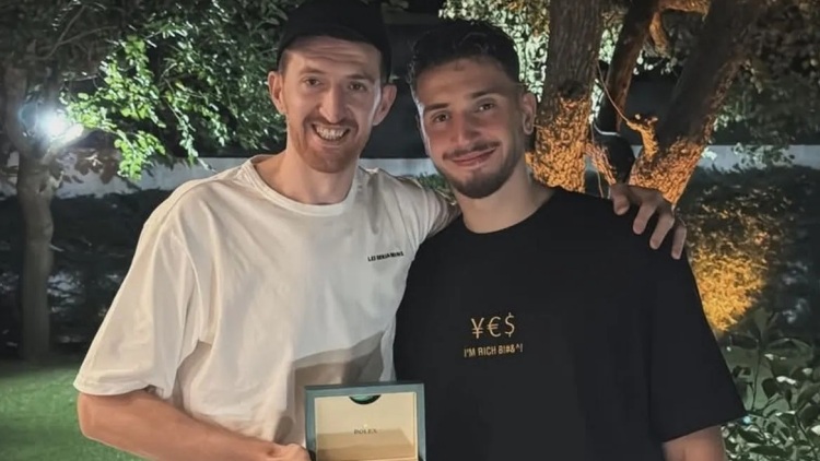 Ο Σενγκούν κράτησε την υπόσχεσή του - Δώρισε ένα Rolex στον Οσμάνι επειδή κράτησε τον Γιάννη κάτω από τους 20 πόντους