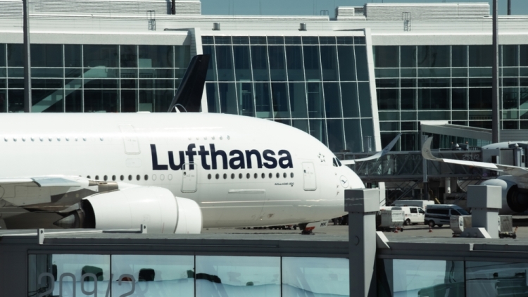 Η Lufthansa καταργεί 20.000 μη κερδοφόρες πτήσεις μικρών αποστάσεων έως τον Οκτώβριο
