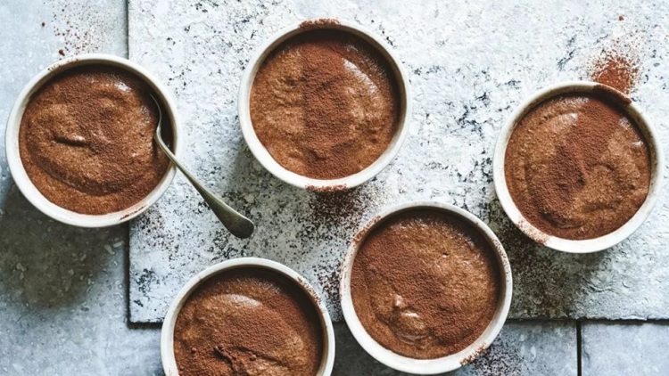 Κόβεται ο καφές; 7 επιδόρπια για να τον αντικαταστήσετε