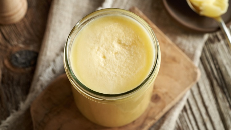 Μυζηθροβούτυρο: το σπάνιο βούτυρο της Λέσβου που φτιάχνεται από μυζήθρα