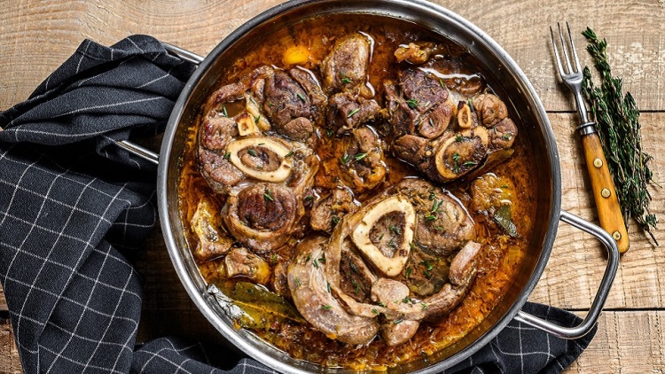 Οσομπούκο: Ο ρόλος του κολλαγόνου και ποια είναι η ιδανική μέθοδος μαγειρέματος