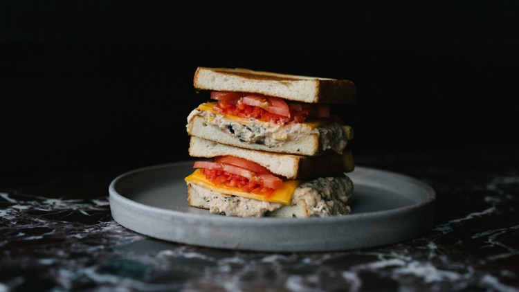10 διακεκριμένοι σεφ μάς δίνουν τη συνταγή για 10 αγαπημένα τους σάντουιτς