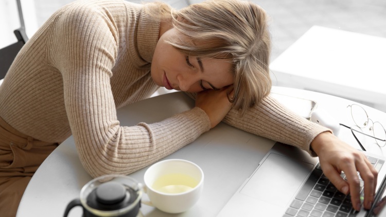 Το σημάδι σας ότι δεν είστε τεμπέλες – είστε απλώς εξαντλημένες και χρειάζεστε ξεκούραση
