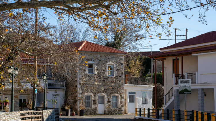 Πάρνωνας: Οι οικισμοί, οι Άνθρωποι, οι δραστηριότητες, η γαστρονομία