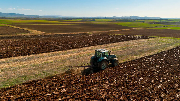 Αγρότες-Κτηνοτρόφοι: O χάρτης των εκκρεμών πληρωμών έως τα τέλη του έτους