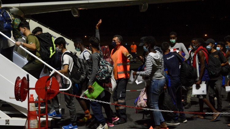 Πλεύρης: Καμία ανοχή στους μαντράχαλους μετανάστες που είναι ενήλικοι και όταν έρχονται στην Ελλάδα δηλώνουν ανήλικοι