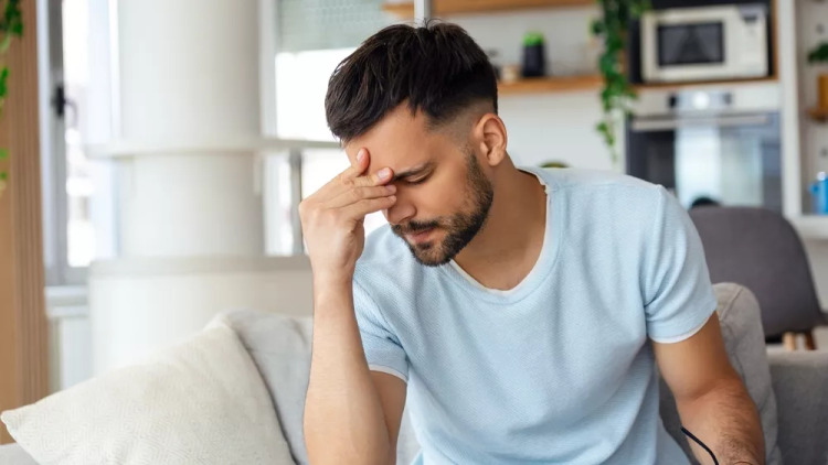 Εγκεφαλικό επεισόδιο: 6 προειδοποιητικά συμπτώματα – Τι αλλάζει στις γυναίκες
