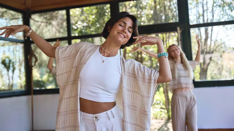 Χοροθεραπεία υπό τους ήχους αφρικανικών κρουστών