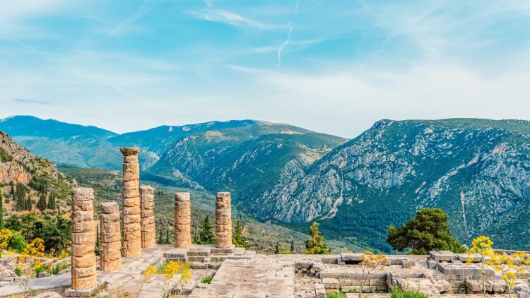 Οικογενειακό ταξίδι στους Δελφούς: Ανακαλύπτοντας τον ιερό τόπο
