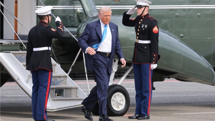 Ο Τραμπ απειλεί τους απλήρωτους ελεγκτές εναέριας κυκλοφορίας που δεν παρουσιάζονται στις θέσεις τους