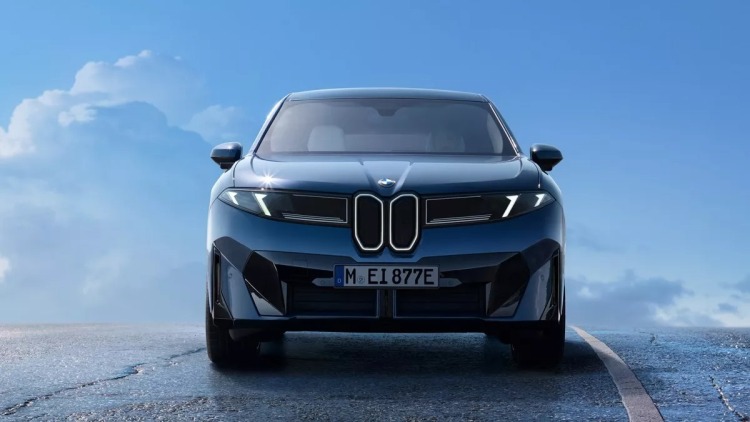 Η BMW εξελίσσει μια ισχυρότερη έκδοση της iX3
