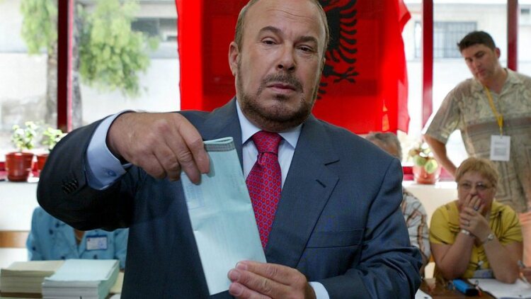 Πέθανε ο πρώην πρωθυπουργός της Αλβανίας Φάτος Νανο
