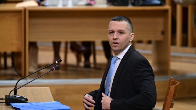 Η επιστροφή Κασιδιάρη πυροδοτεί την πολιτική συζήτηση, τι λένε οι συνταγματολόγοι
