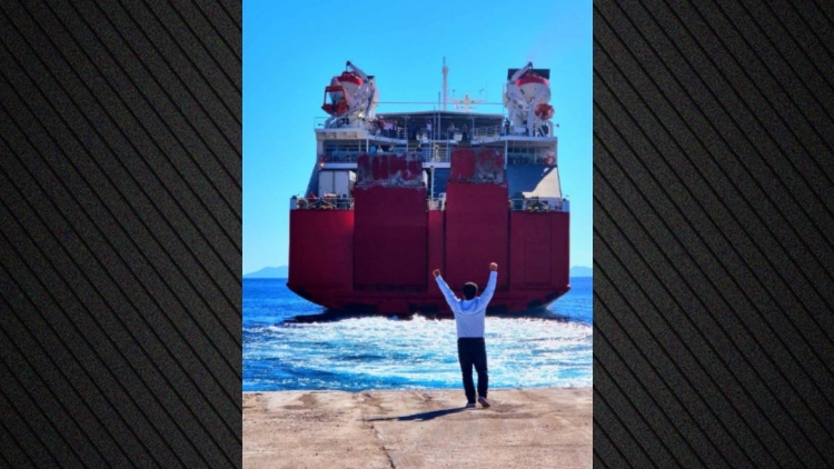 Ο συγκινητικός αποχαιρετισμός του δημάρχου Σικίνου στους μαθητές που παρέλασαν στο νησί για την 28η Οκτωβρίου, δείτε βίντεο