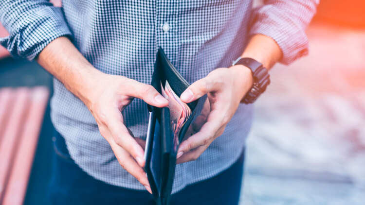 Βρήκε ένα πορτοφόλι γεμάτο χρήματα το 1968: 57 χρόνια μετά, ένας 78χρονος ζητά συγχώρεση