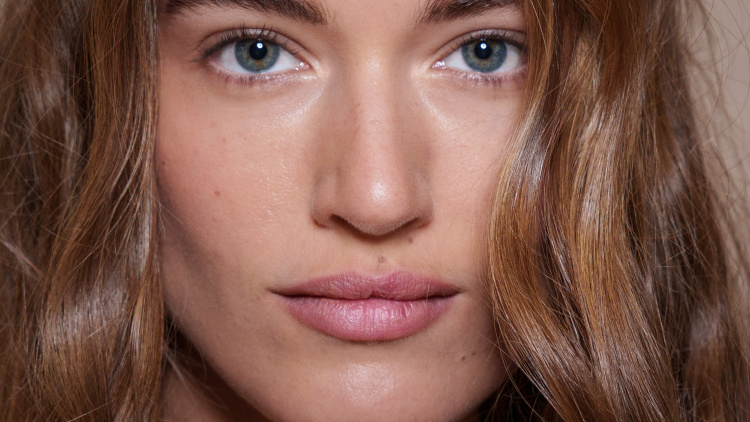 Είναι τελικά απαραίτητη η κρέμα ματιών;