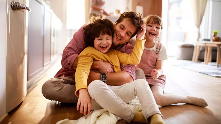Γονείς: 6 σημάδια ότι το παιδί μεγαλώνει σε ένα ευτυχισμένο σπίτι