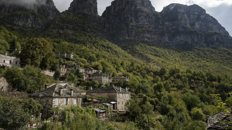 Φθινοπωρινή απόδραση σε 6 ορεινά χωριά της Ηπείρου και της Στερεάς Ελλάδας

