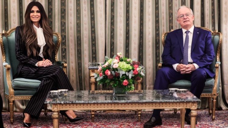 Ο διάλογος Γκιλφόιλ και Τασούλα στο Προεδρικό: Έχω ξανάρθει στην Ελλάδα  -  Ο μήνας του μέλιτος ήταν υπέροχος, ο γάμος δεν ήταν