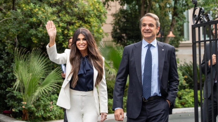Δείπνο Μητσοτάκη προς τιμήν της Κίμπερλι Γκιλφόιλ στο Μέγαρο Μαξίμου