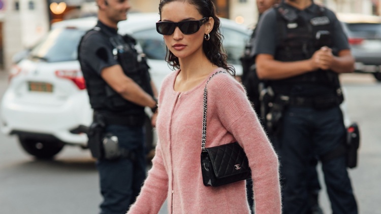 Πώς να χτίσετε μια capsule γκαρνταρόμπα με τις μεγαλύτερες τάσεις της σεζόν

